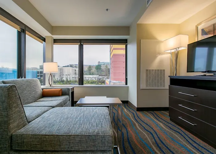 Holiday Inn & Suites Chattanooga By Ihg
