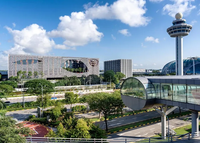 In Luxury hotels Crowne Plaza Changi Airport By Ihg
