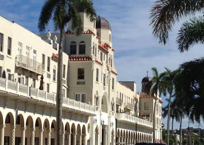 Hemingway Suites At Palm Beach Island