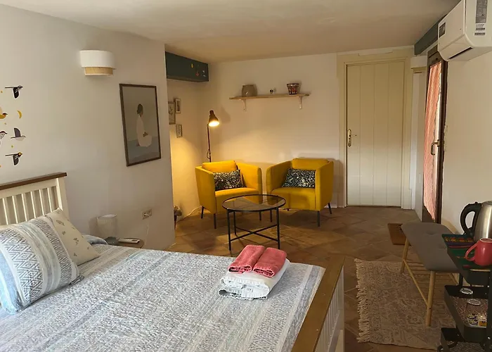  Salvatierra Guest House