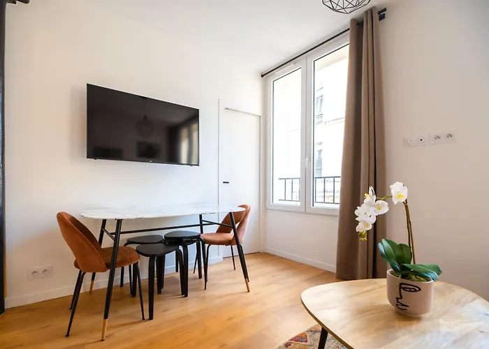 Cosy Home In Center - With Ac