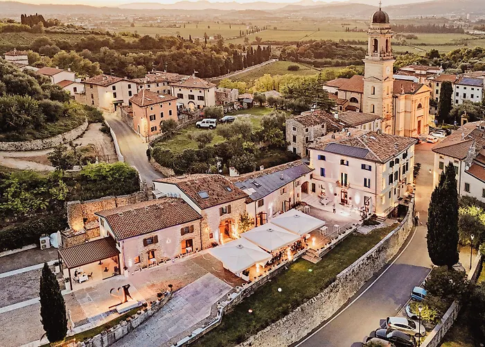  Castrum Wine Relais