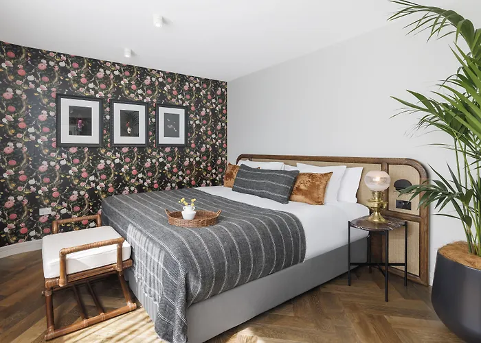 Dog friendly hotels 202 Elizabeth