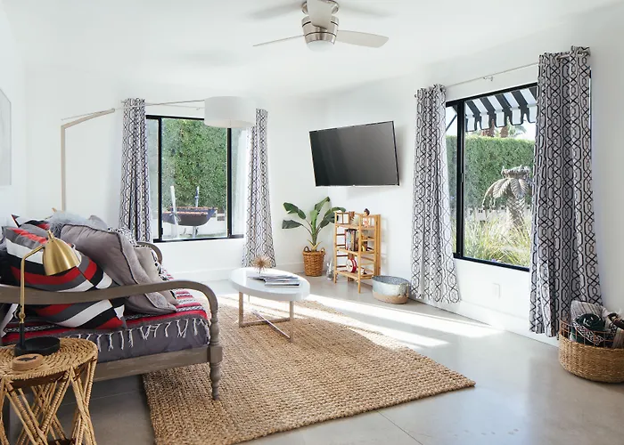 El Cid By Avantstay Mid-Century Charm With Poolside Cabanas