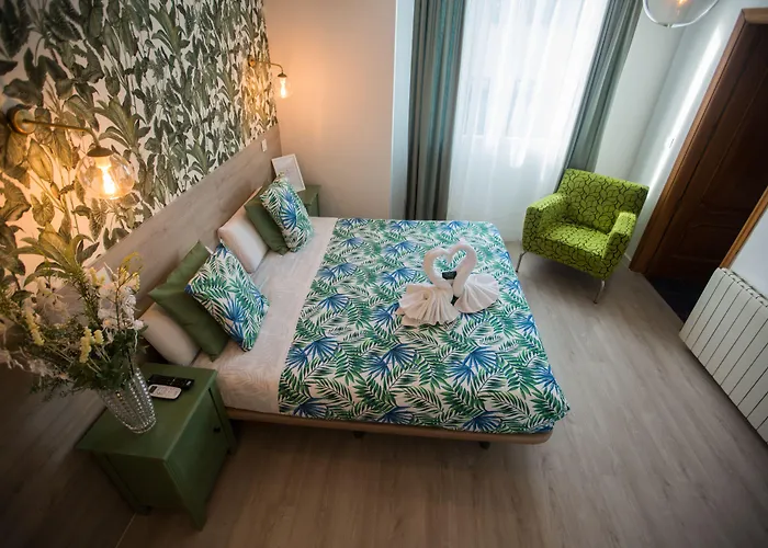  Hostal Escala Suites