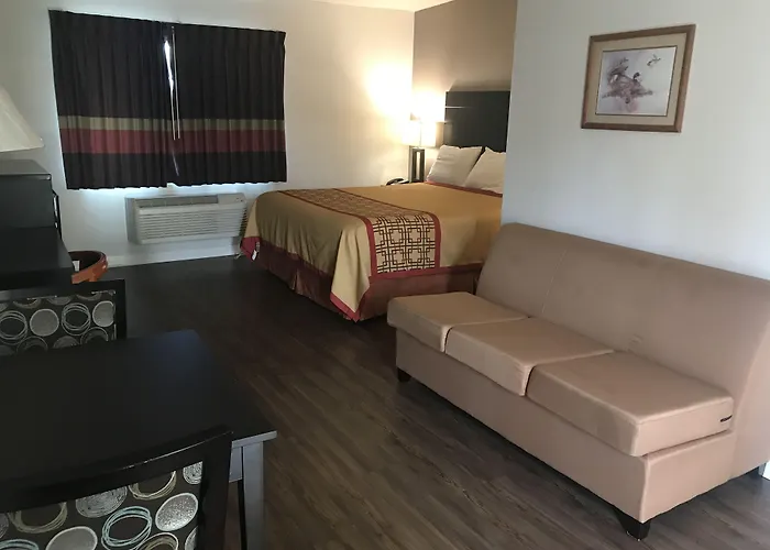 Manhattan Inn & Suites