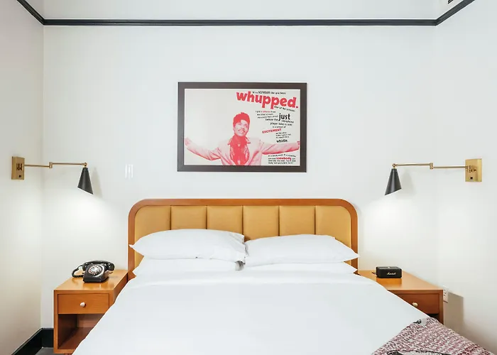 Dew Drop Inn & Lounge
