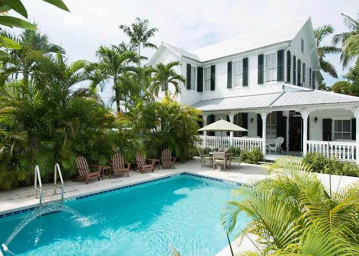 Hotels Close to Airport Conch House Heritage Inn