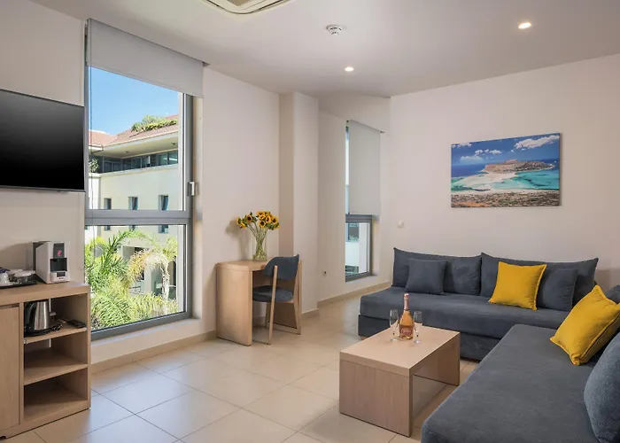 Trianon Luxury Apartments & Suites