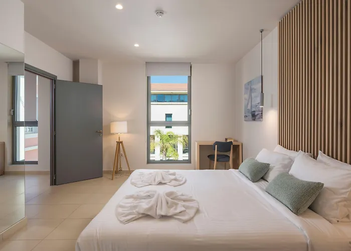 Trianon Luxury Apartments & Suites