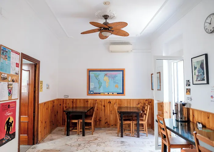 Triana Backpackers
