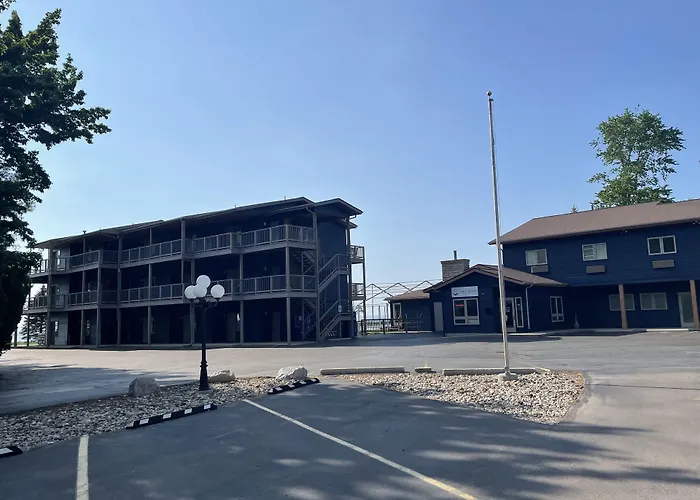 Lake Bluff Inn And Suites