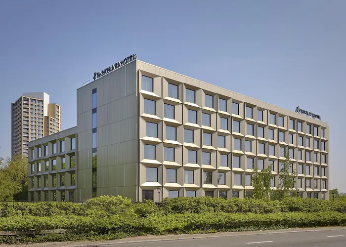  Park Plaza London, Park Royal