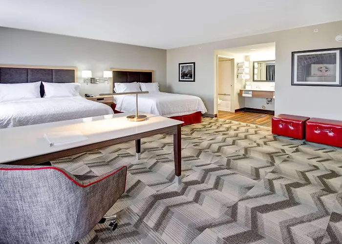 Hotels Close to Airport Hampton Inn & Suites - Medicine Hat