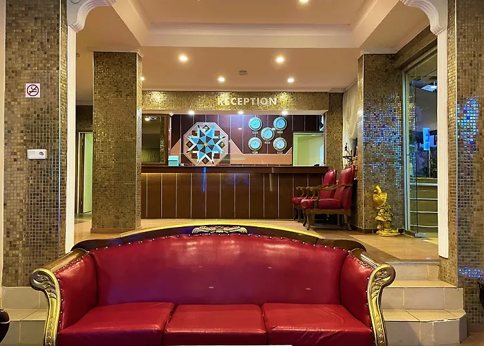  Select Suite & Apart