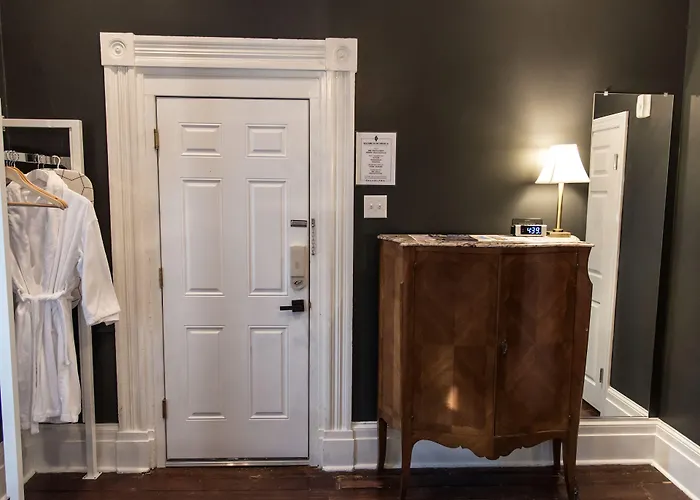 Dwight D A Boutique