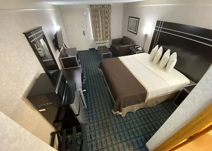 Hotels with a view Deluxe Inn - Fayetteville I-95