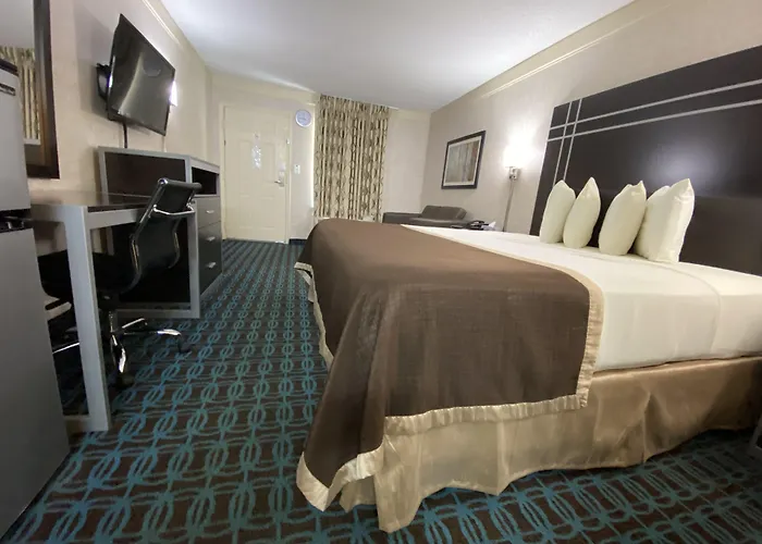 Hotels with a view Deluxe Inn - Fayetteville I-95