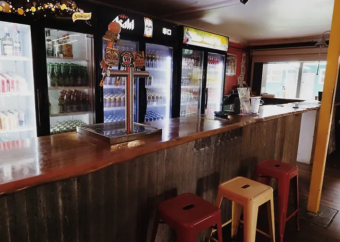 Backpackers In Paradise 18-35