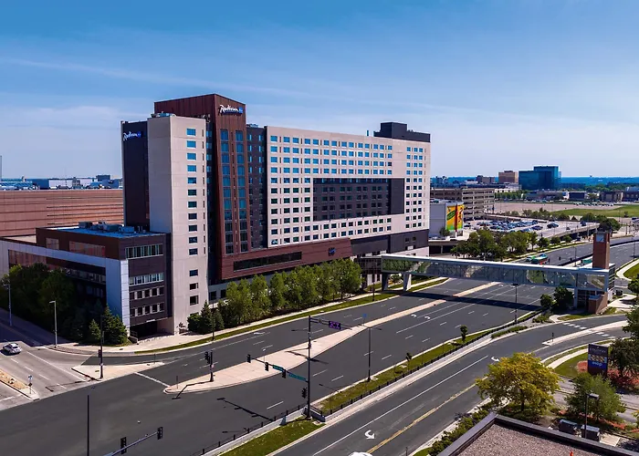 Dog friendly hotels Radisson Blu Mall Of America