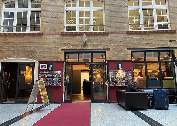 Singer109 Hostel, Hotel & Apartment