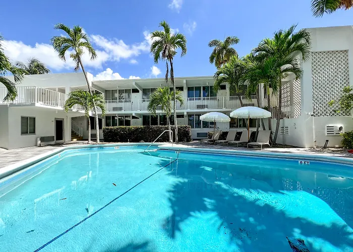 Hotels Close to Airport Beach Gardens
