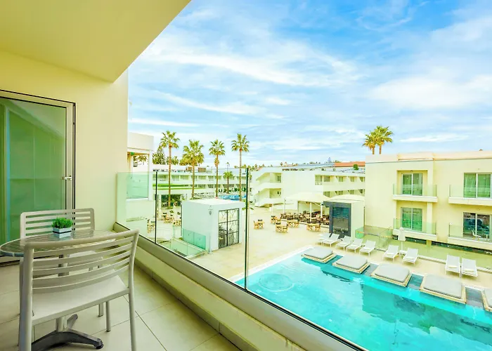 Melpo Antia & Suites