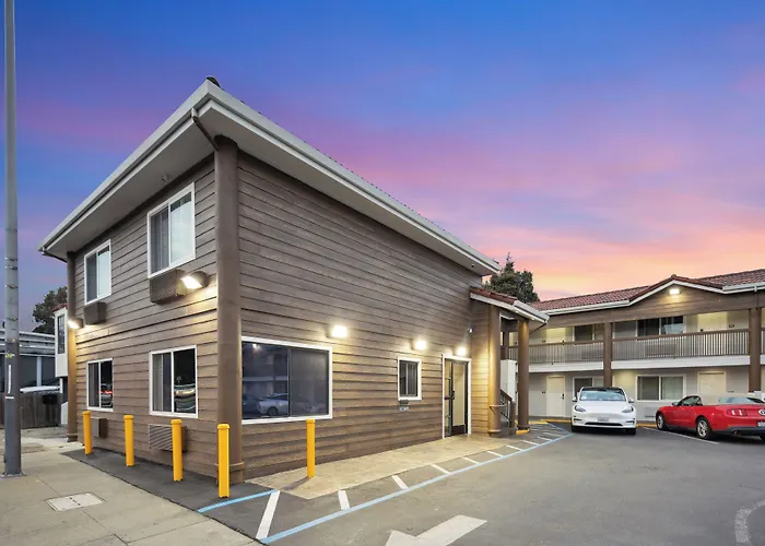 Motels Bayhill Inn