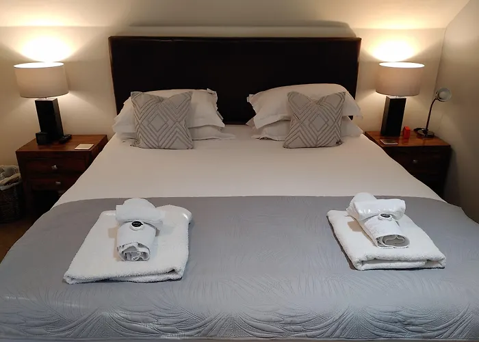 House Boutique B&B - In-Room Breakfast - Free Parking