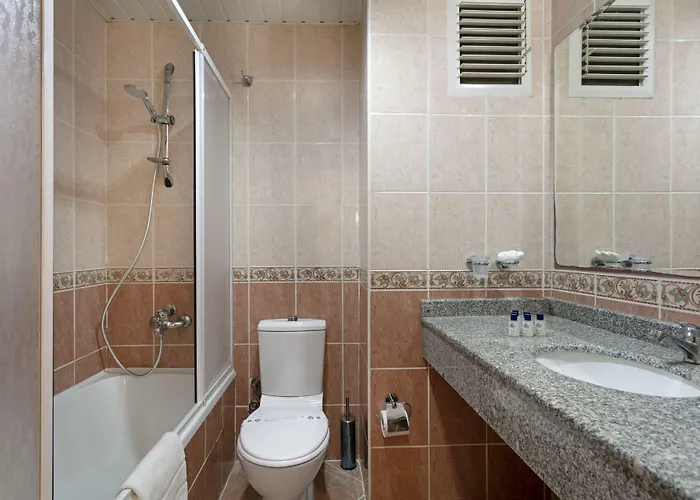 Lara Dinc Hotel