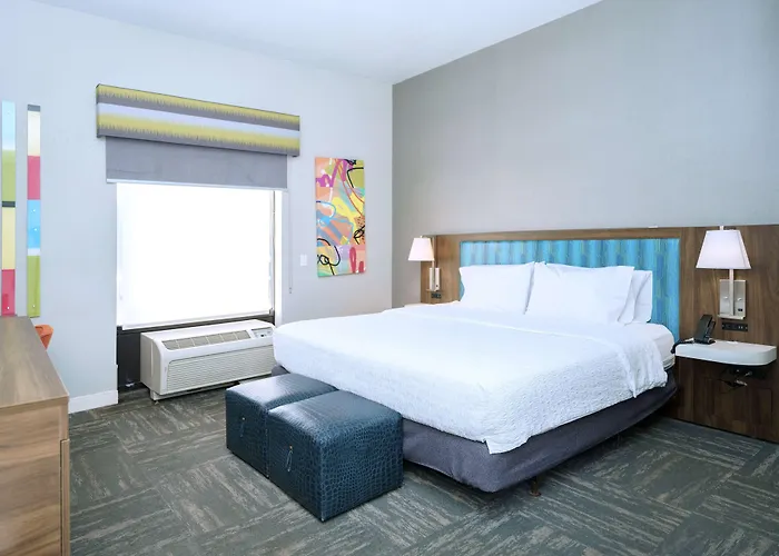 3 star hotels Hampton Inn Hays-North Of I-70