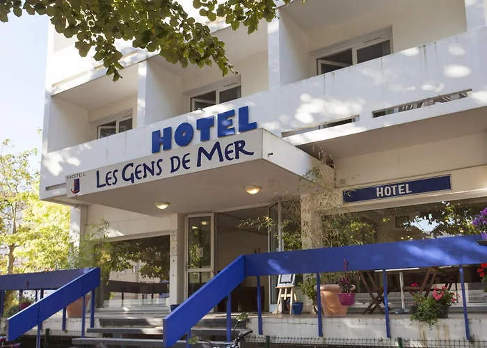 Hôtel Les Gens de Mer La Rochelle by Popinns**