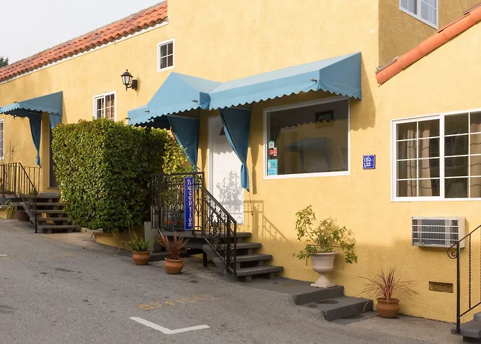  Alpine Inn & Suites
