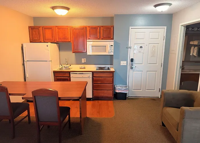 River Hills Hotel- Mankato
