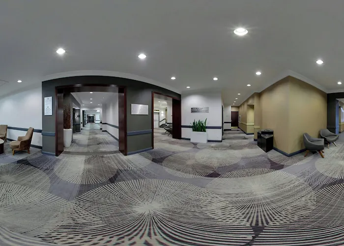 Courtyard By Marriott Downtown