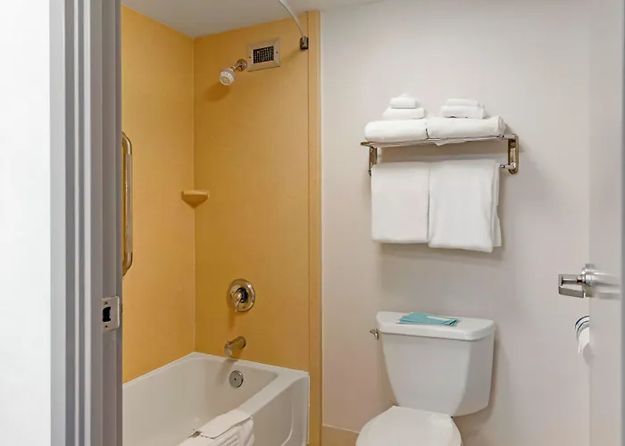 Hotels with pool Comfort Inn & Suites Watertown - 1000 Islands