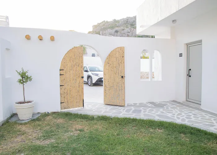 Ladiko Inn -Anthony Quinn Bay