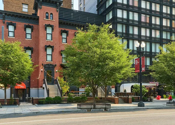 3 star hotels Moxy Washington, Dc Downtown