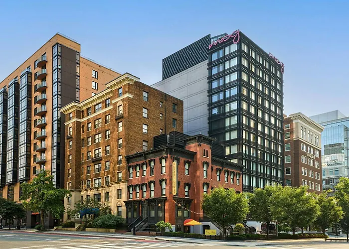 3 star hotels Moxy Washington, Dc Downtown