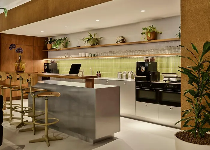 Social Hub City Extended Stay