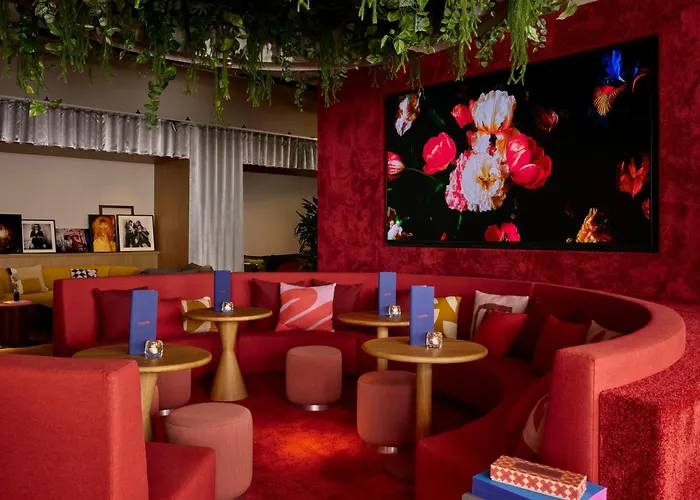 Social Hub City Extended Stay