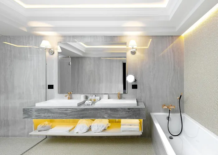 Tresor Le Palais Timisoara, Curio Collection By Hilton