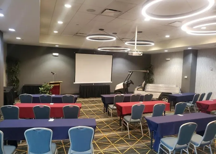 Holiday Inn & Suites Airport By Ihg