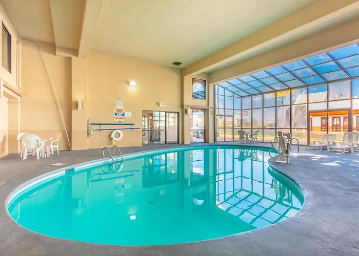 Econo Lodge & Suites Clarksville Near Governors Square Mall