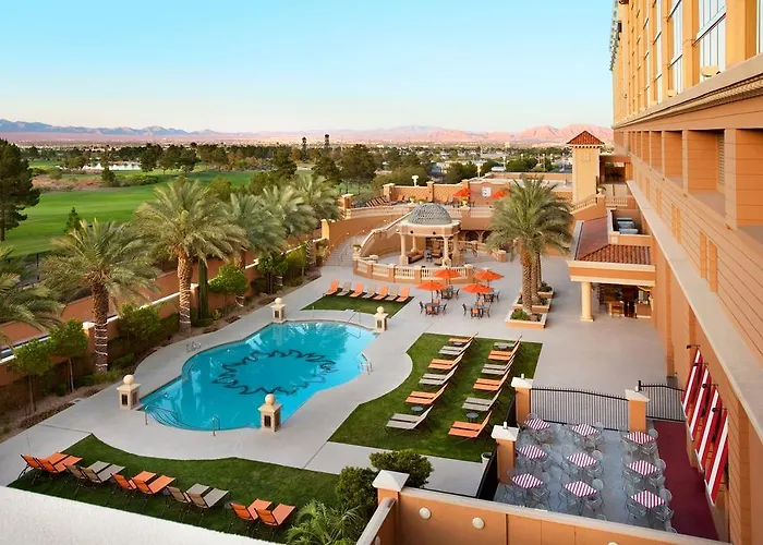 Cheap hotel: Suncoast Hotel And Casino