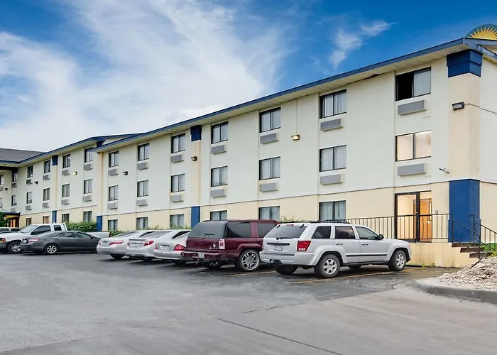 Motel: Days Inn Austin Crossroads