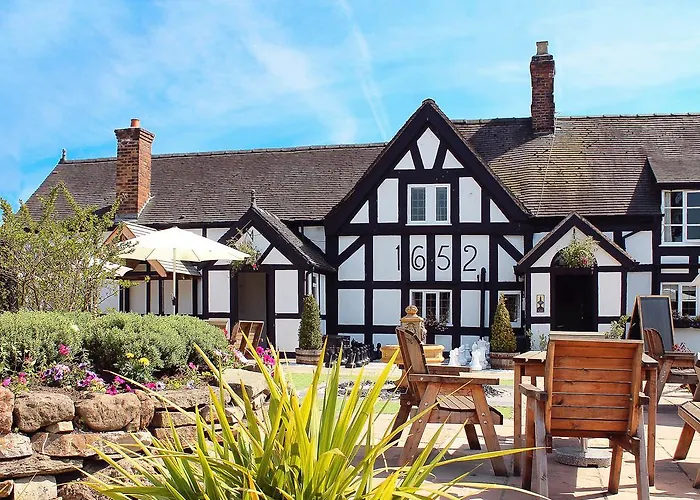 Hotel with view: White Lion Hotel