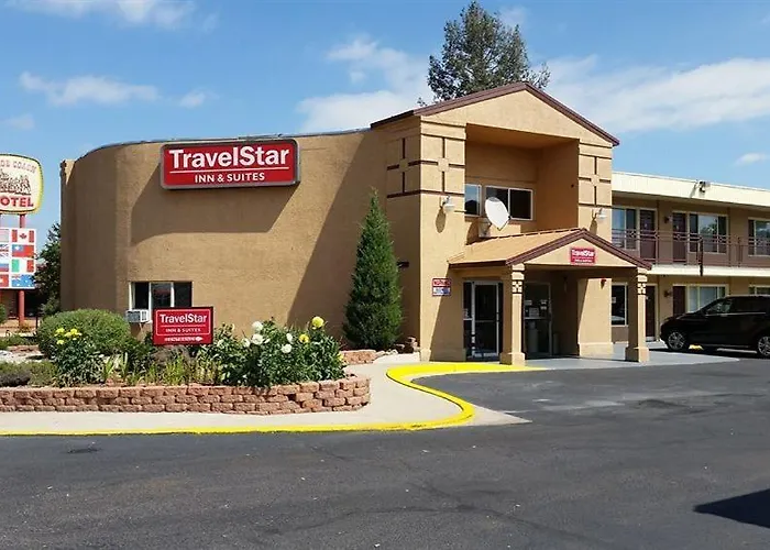 Motel: Travelstar Inn & Suites