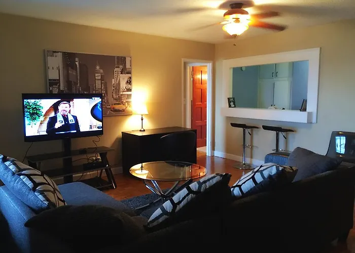 All Vacation Rentals Downtown 1 Bedroom 18H