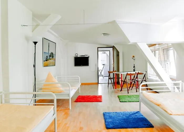 Albergue: Sleep Cheap Hostel